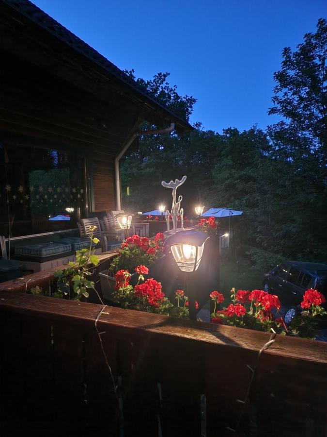 Le Chalet Du Cerf - Chambre D'Hote Somme-Leuze Exterior photo